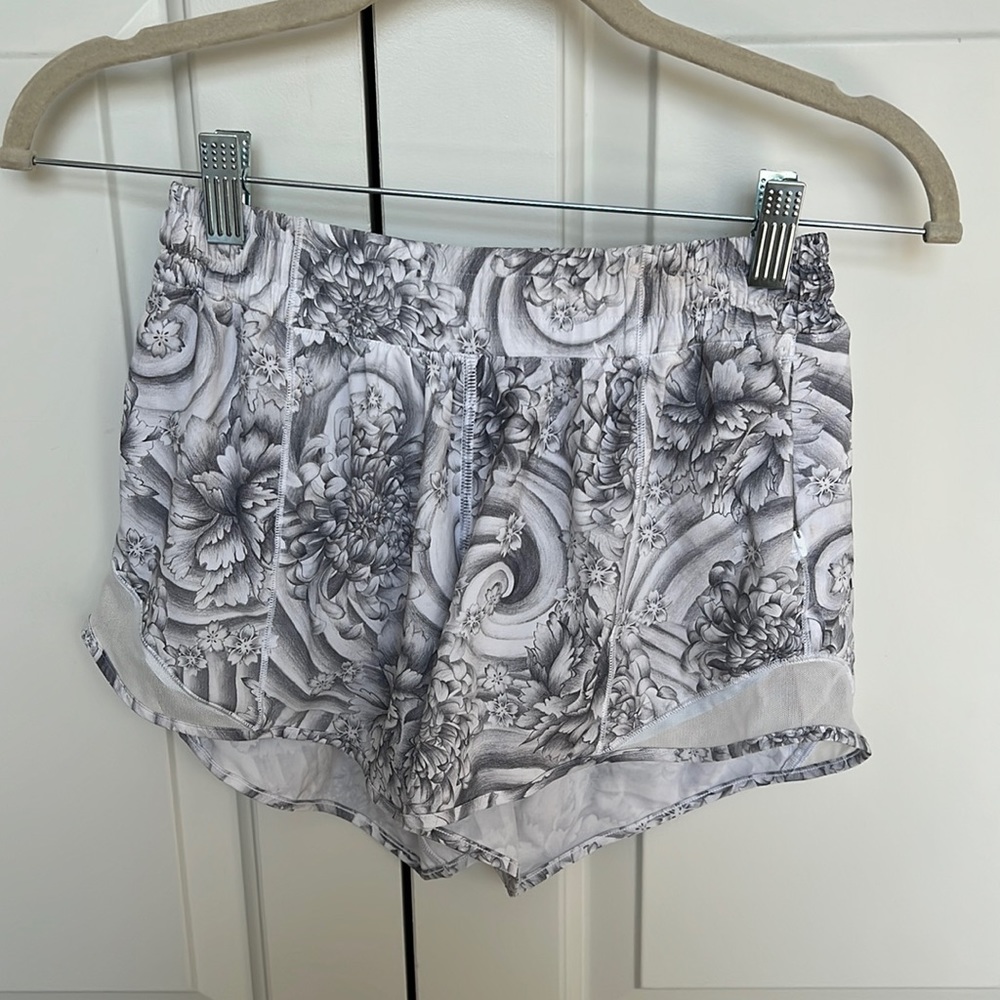 lululemon 4” hotty hot shorts, size 4